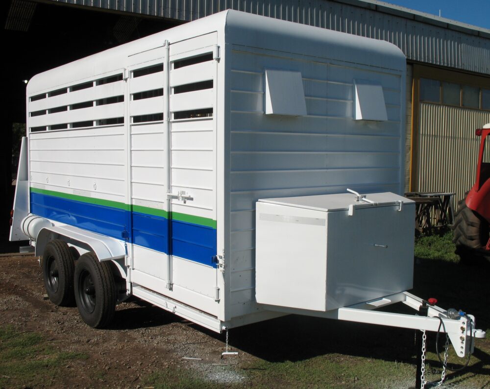 Trailer Varios 05